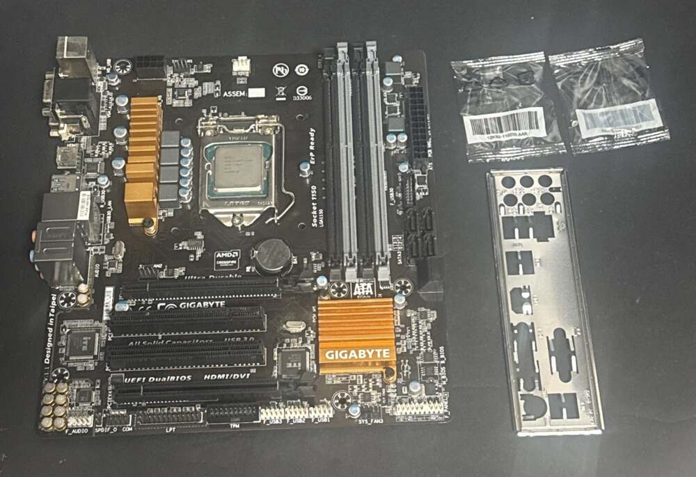 Gigabyte GA-H97M-D3H Micro-ATX Motherboard Combo w/ Intel Core i5-4460 Tested
